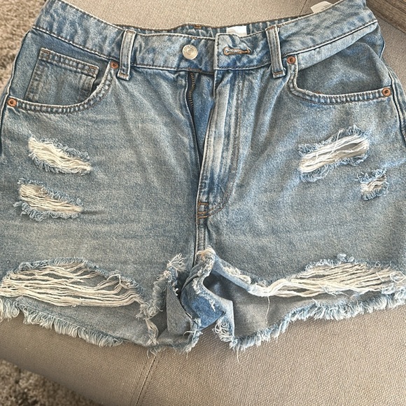 H&M and Levi’s 501 cut off shorts - Picture 2 of 5